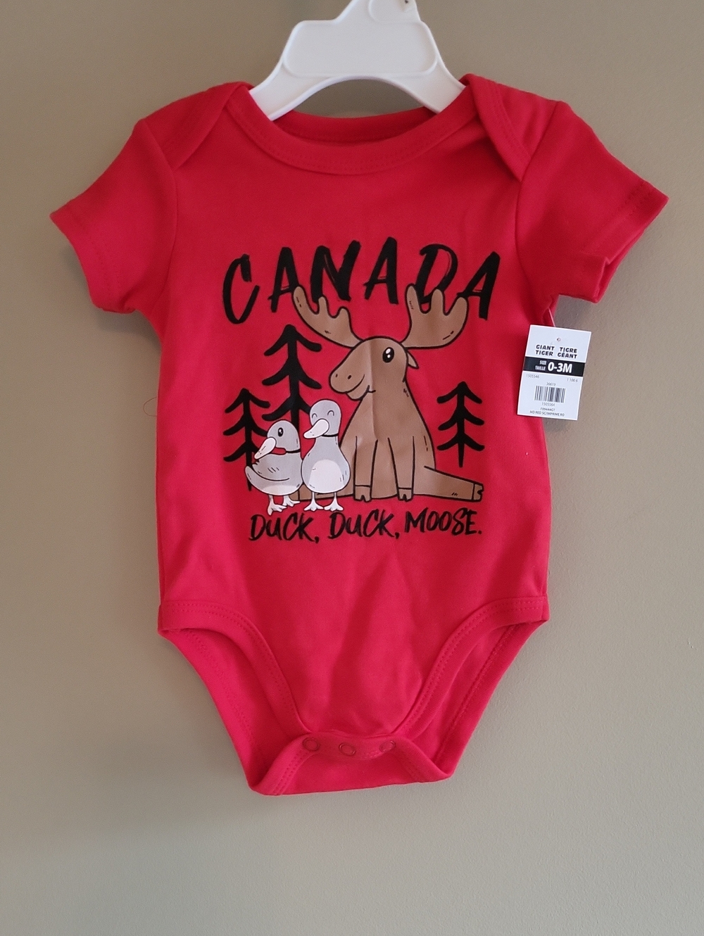NWT Canada Duck Duck Moose red onesie/bodysuit